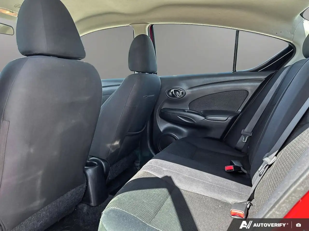 Nissan Versa снимка Nissan Versa
