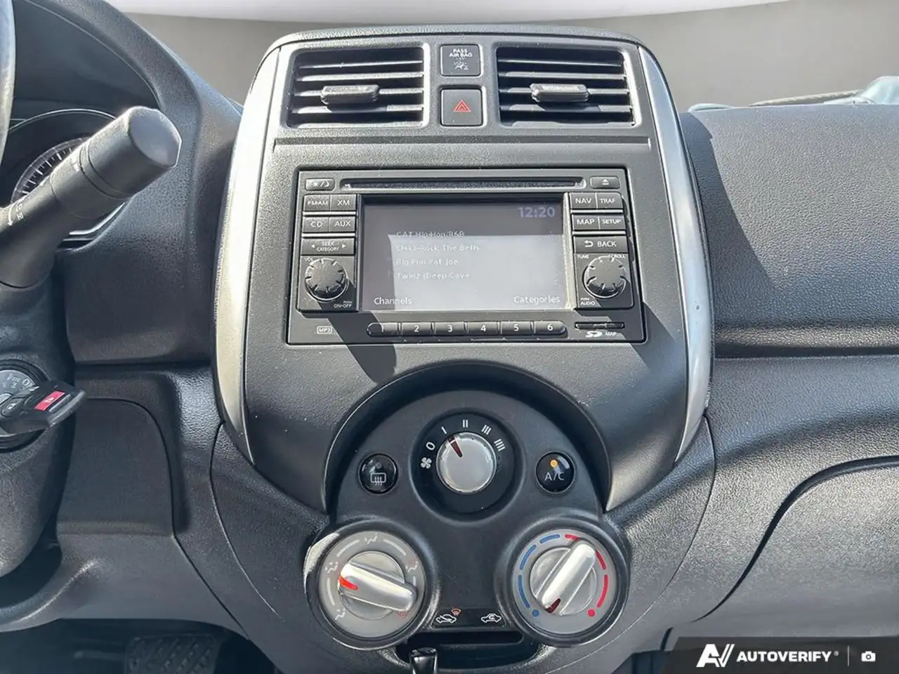 Nissan Versa снимка Nissan Versa