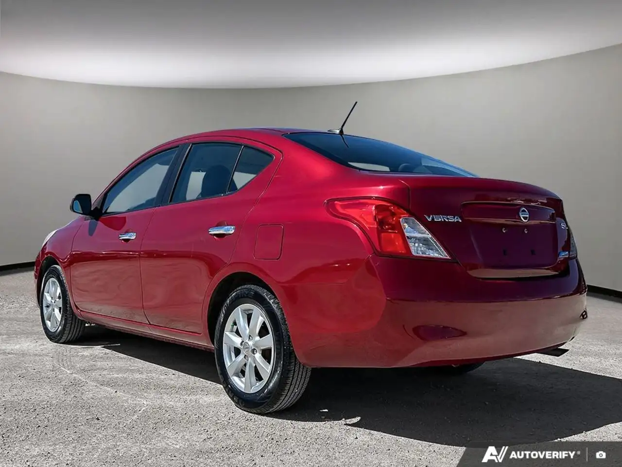 Nissan Versa снимка Nissan Versa