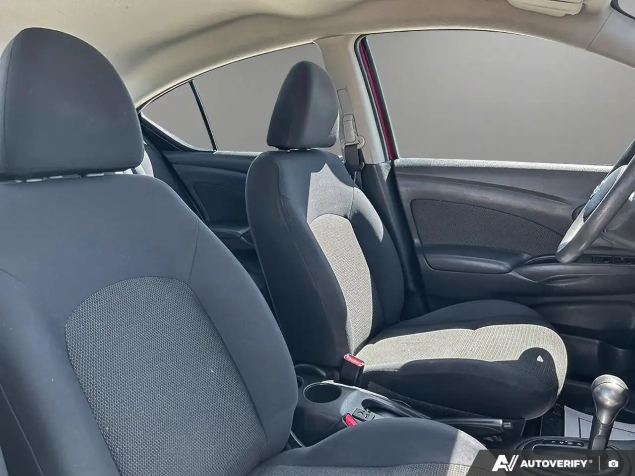 Nissan Versa снимка Nissan Versa