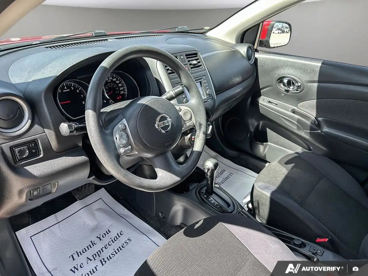 Nissan Versa снимка Nissan Versa