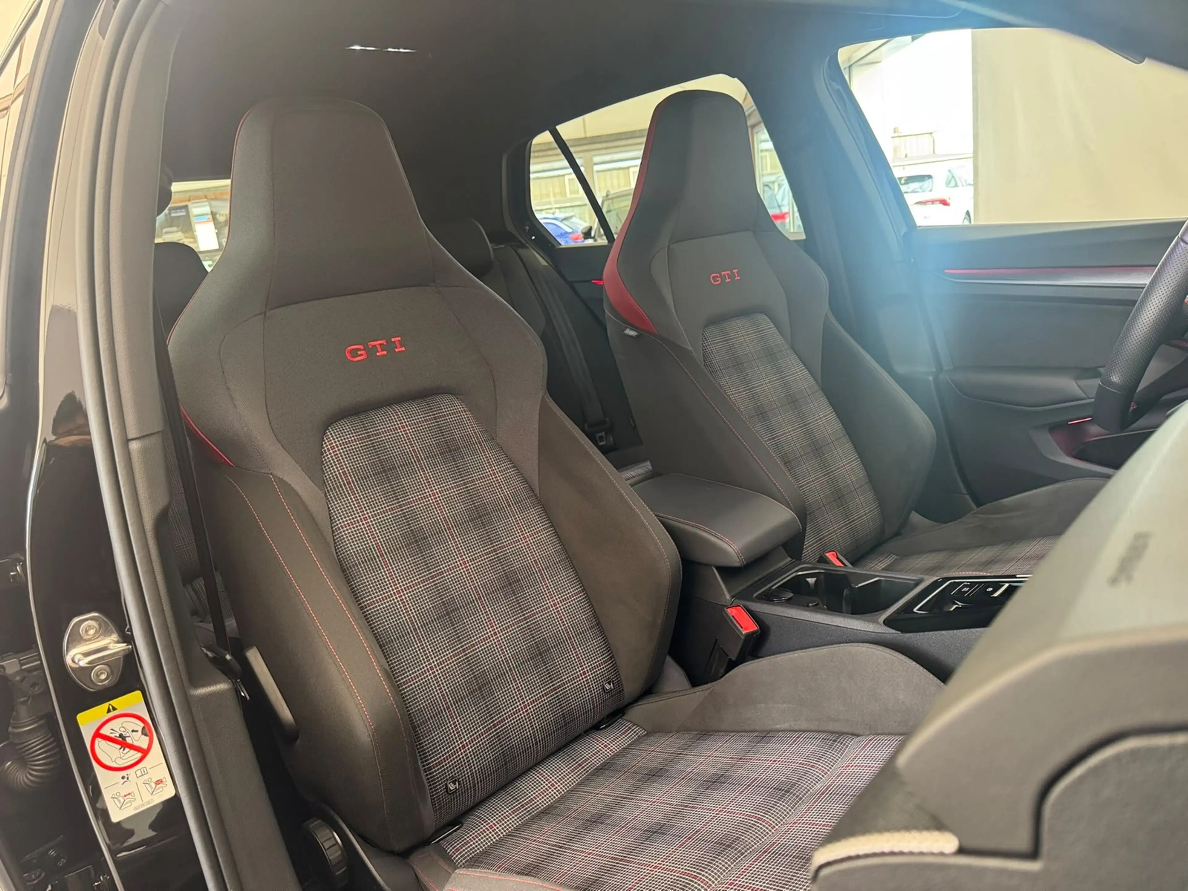 Volkswagen Golf GTI 2.0TSI DSG+AHK+MATRIX+H&K+HUD+KAMERA+DCC — photo 15