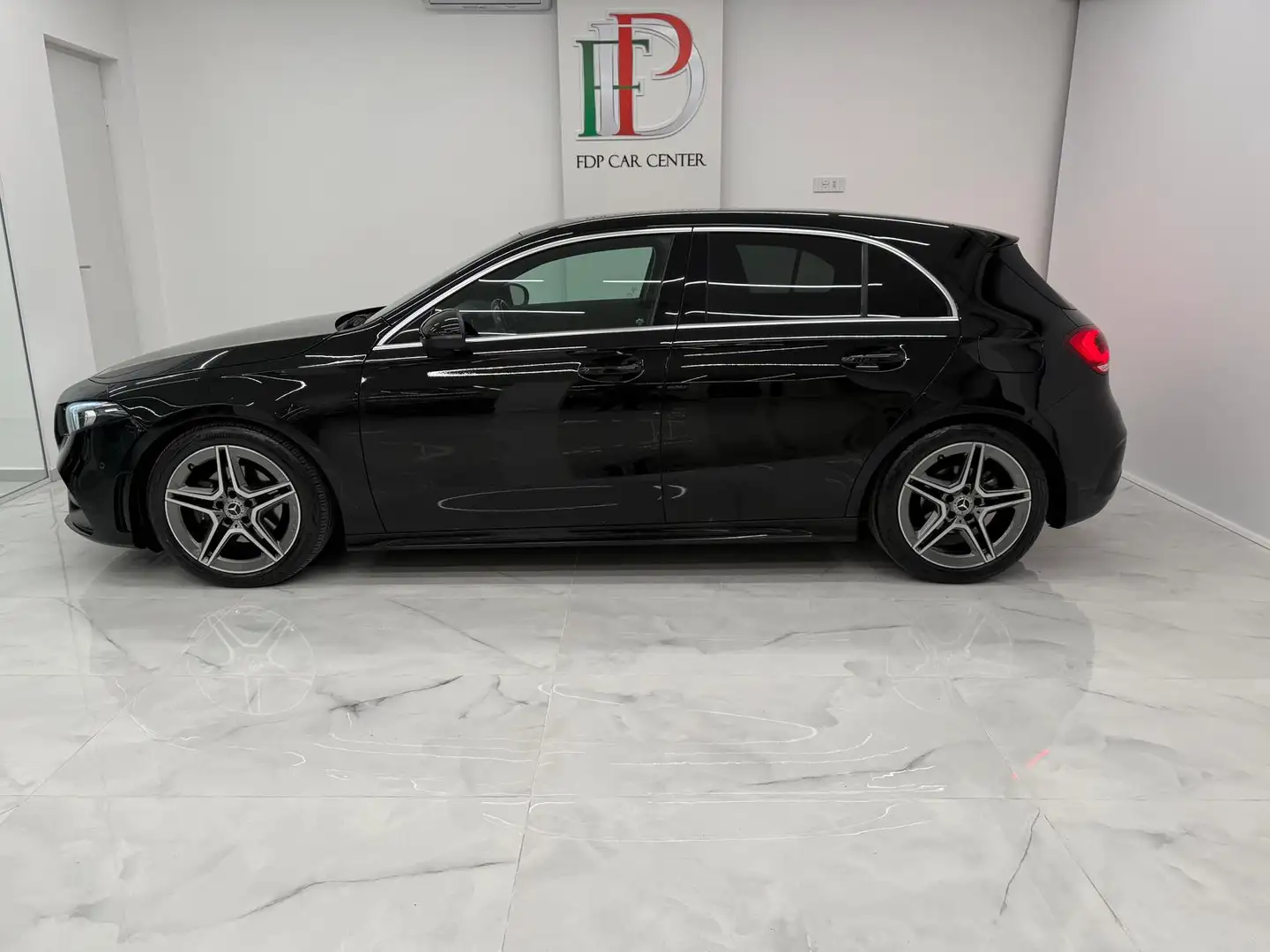 Mercedes-Benz A 180 A 180 d AMG Schwarz - 2