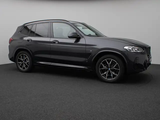 BMW X3 view 4