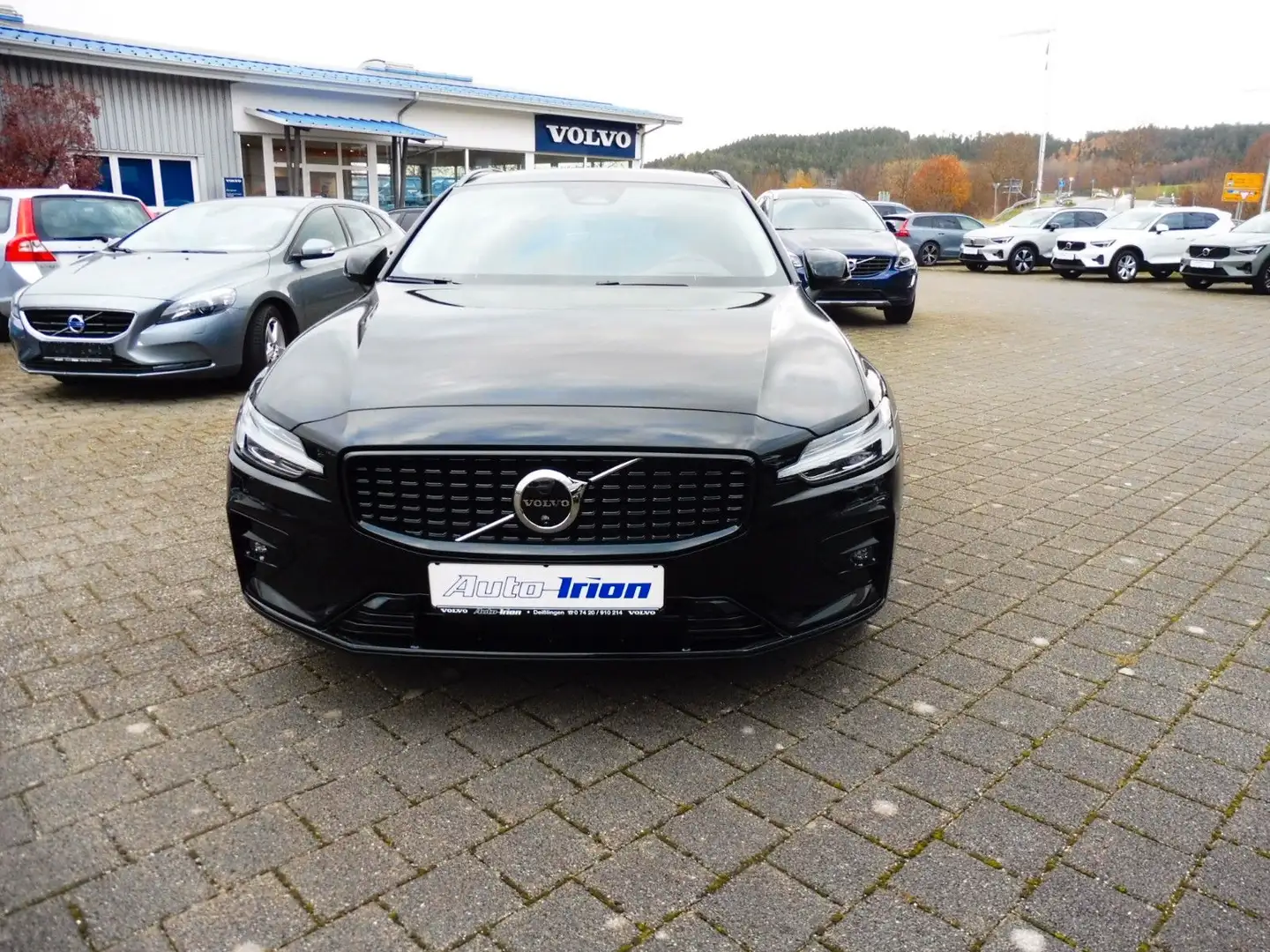 Volvo V60 Kombi Plus Dark/ Pano Schwarz - 2