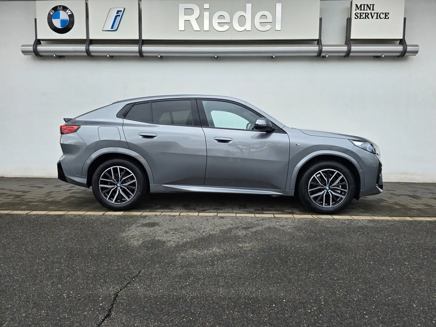 BMW X2 sDrive20i M Sportpaket AHK DA+ adapLED h/k Grau - 2