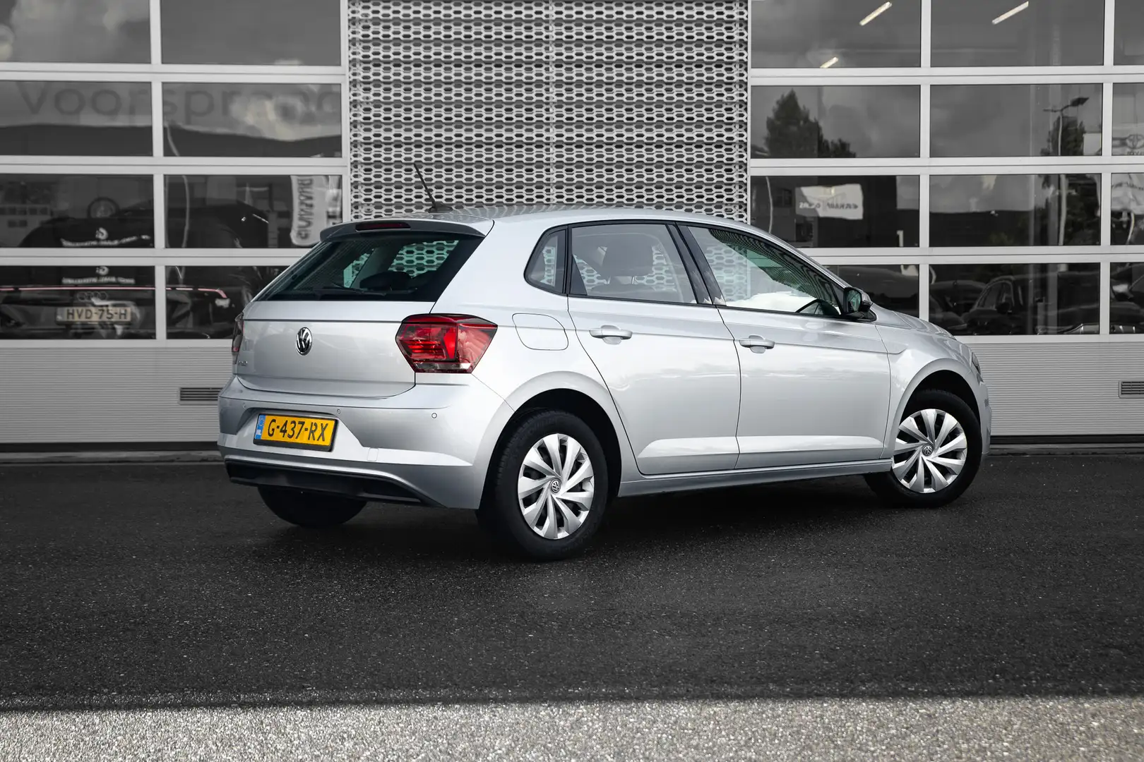 Volkswagen Polo 1.0 TSI Comfortline | Navi | Clima | Apple Carplay Grijs - 2