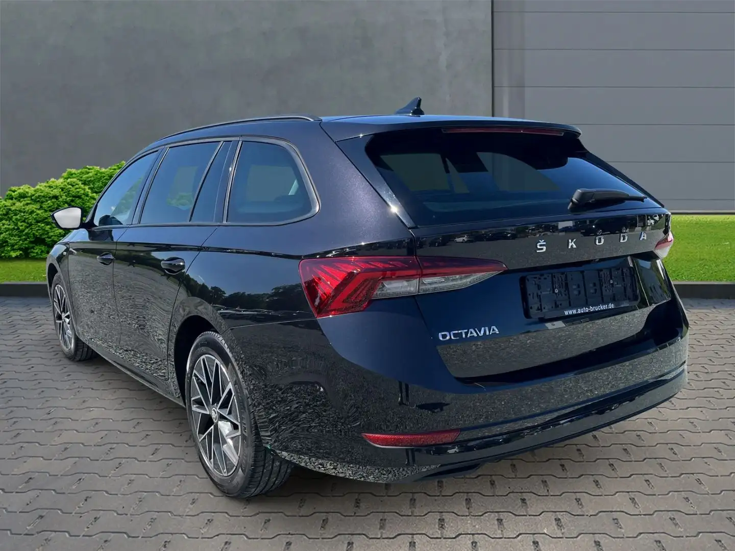 Skoda Octavia Combi Clever 2.0 TDI+Alufelgen+Navi+Klim Schwarz - 2