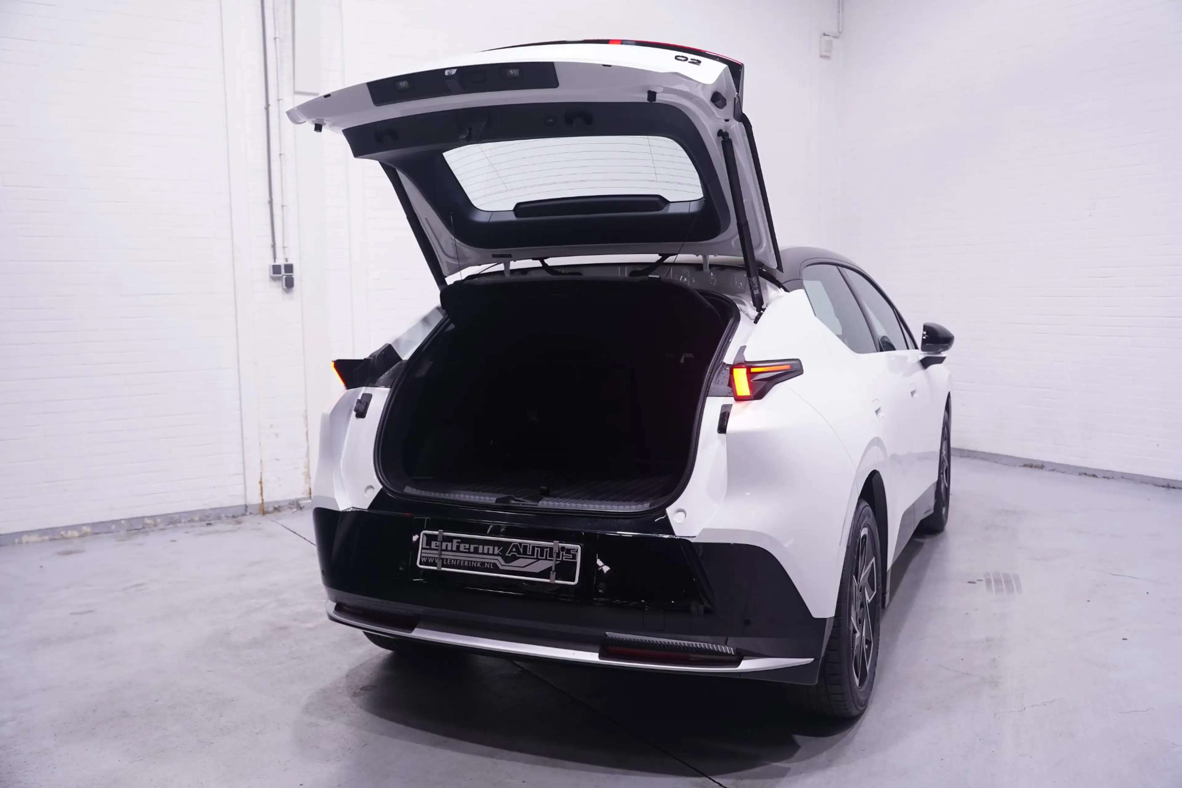 Lynk & Co 02 Core 66 kWh SOH 99% Apple Carplay Panoramadak Acht — photo 16