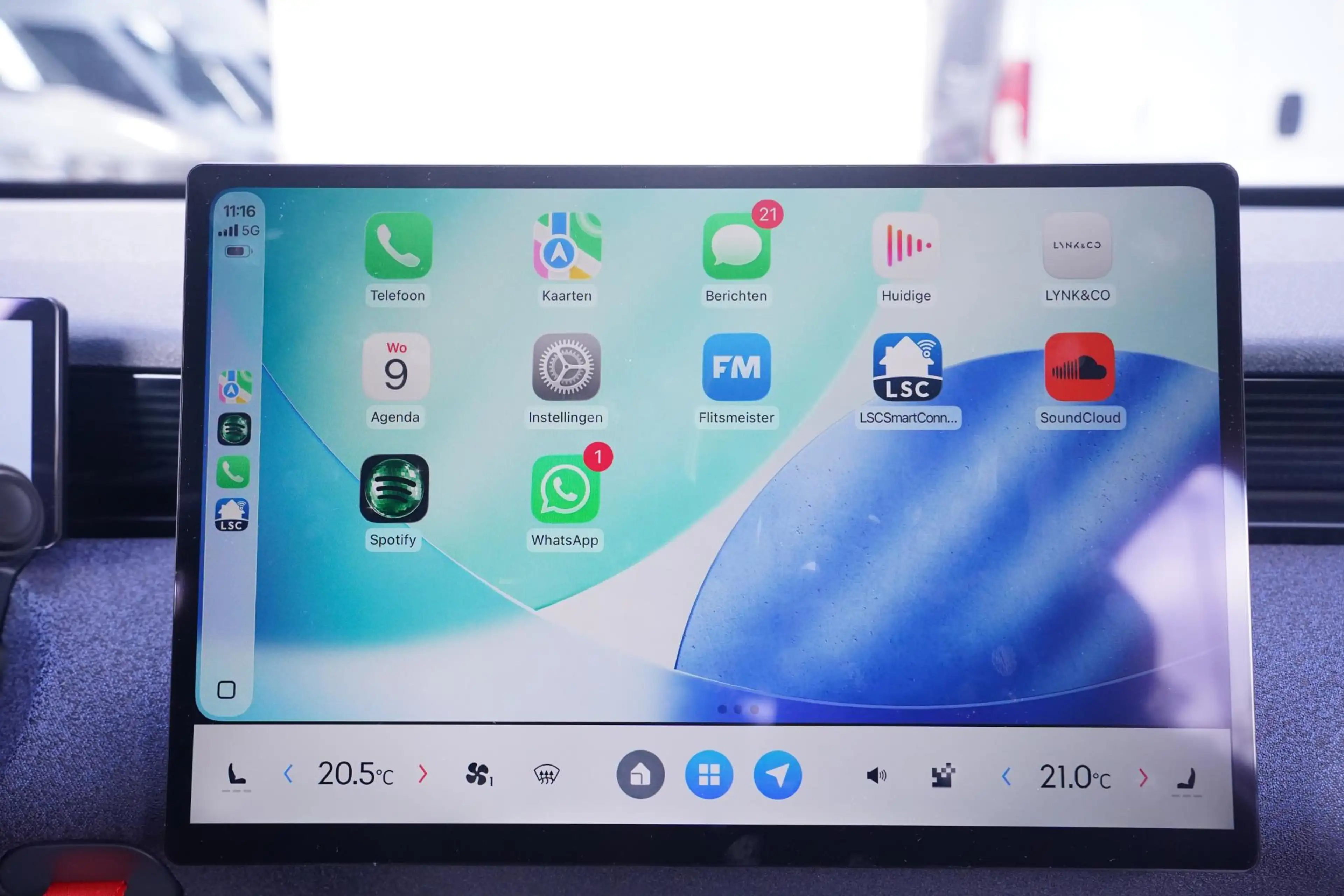 Lynk & Co 02 Core 66 kWh SOH 99% Apple Carplay Panoramadak Acht — photo 38