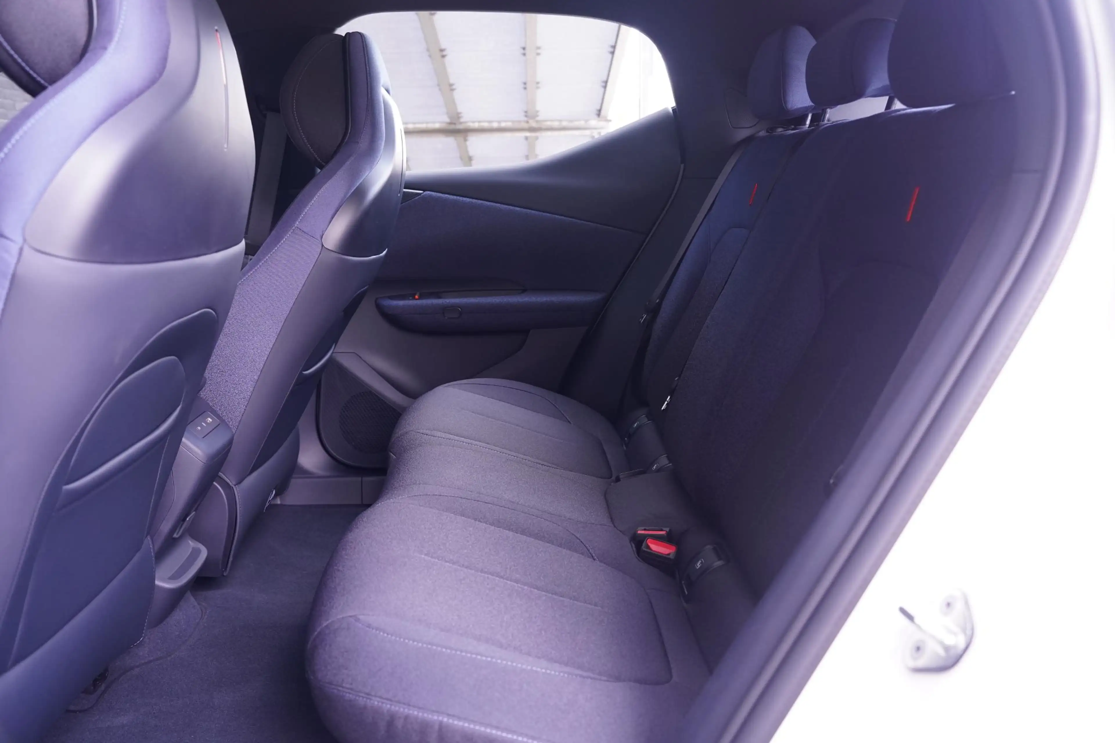 Lynk & Co 02 Core 66 kWh SOH 99% Apple Carplay Panoramadak Acht — photo 47