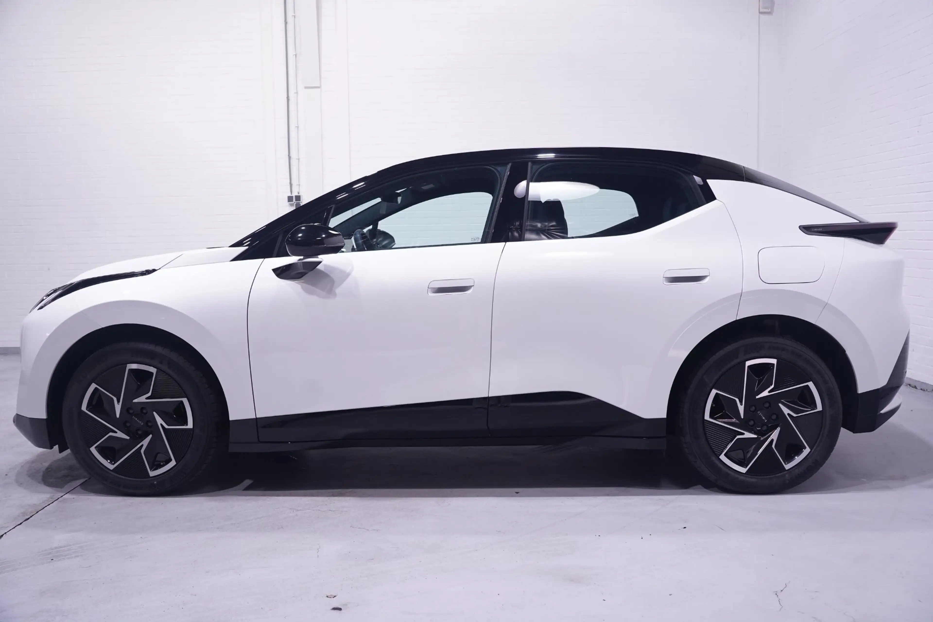 Lynk & Co 02 Core 66 kWh SOH 99% Apple Carplay Panoramadak Acht — photo 9
