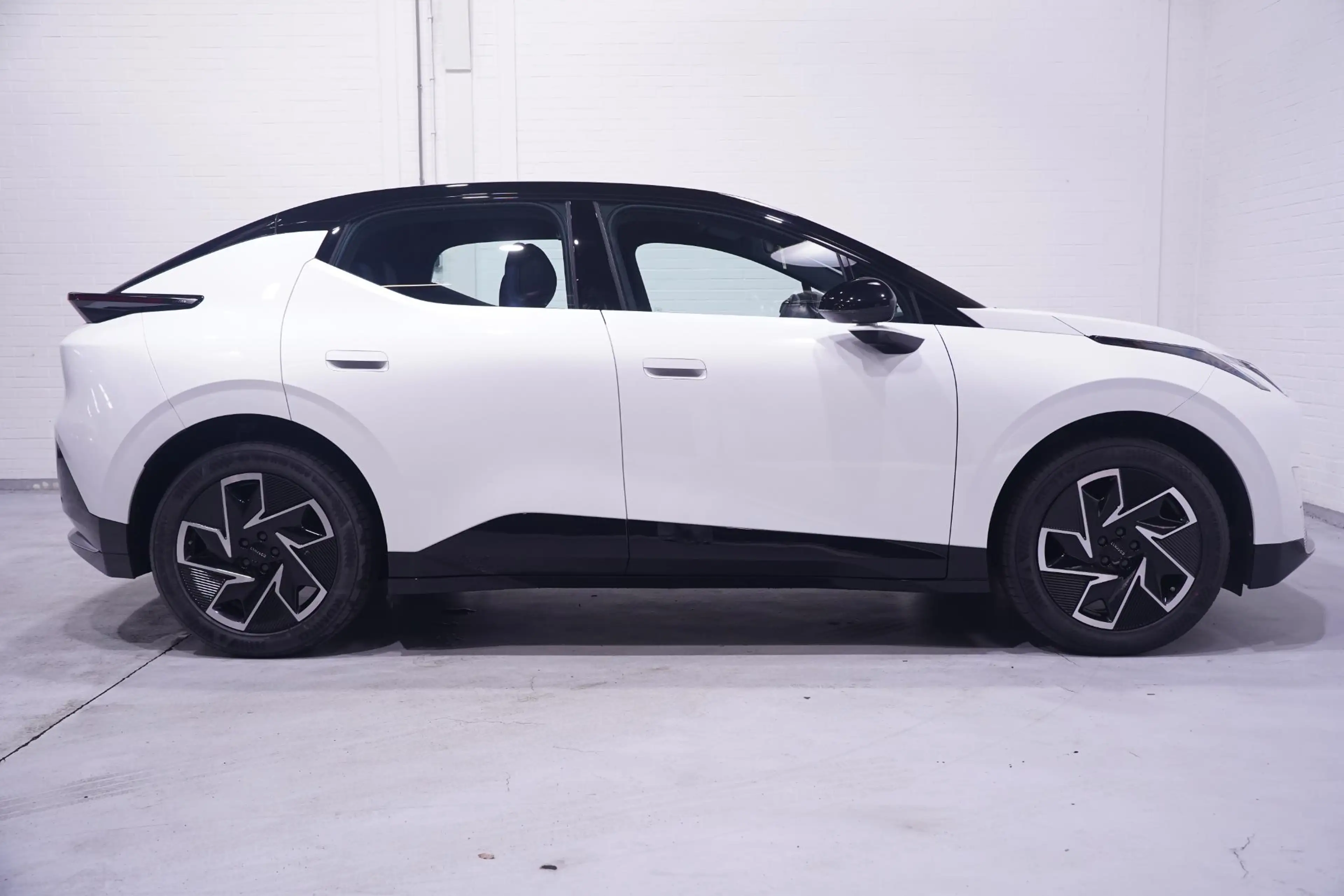 Lynk & Co 02 Core 66 kWh SOH 99% Apple Carplay Panoramadak Acht — photo 18