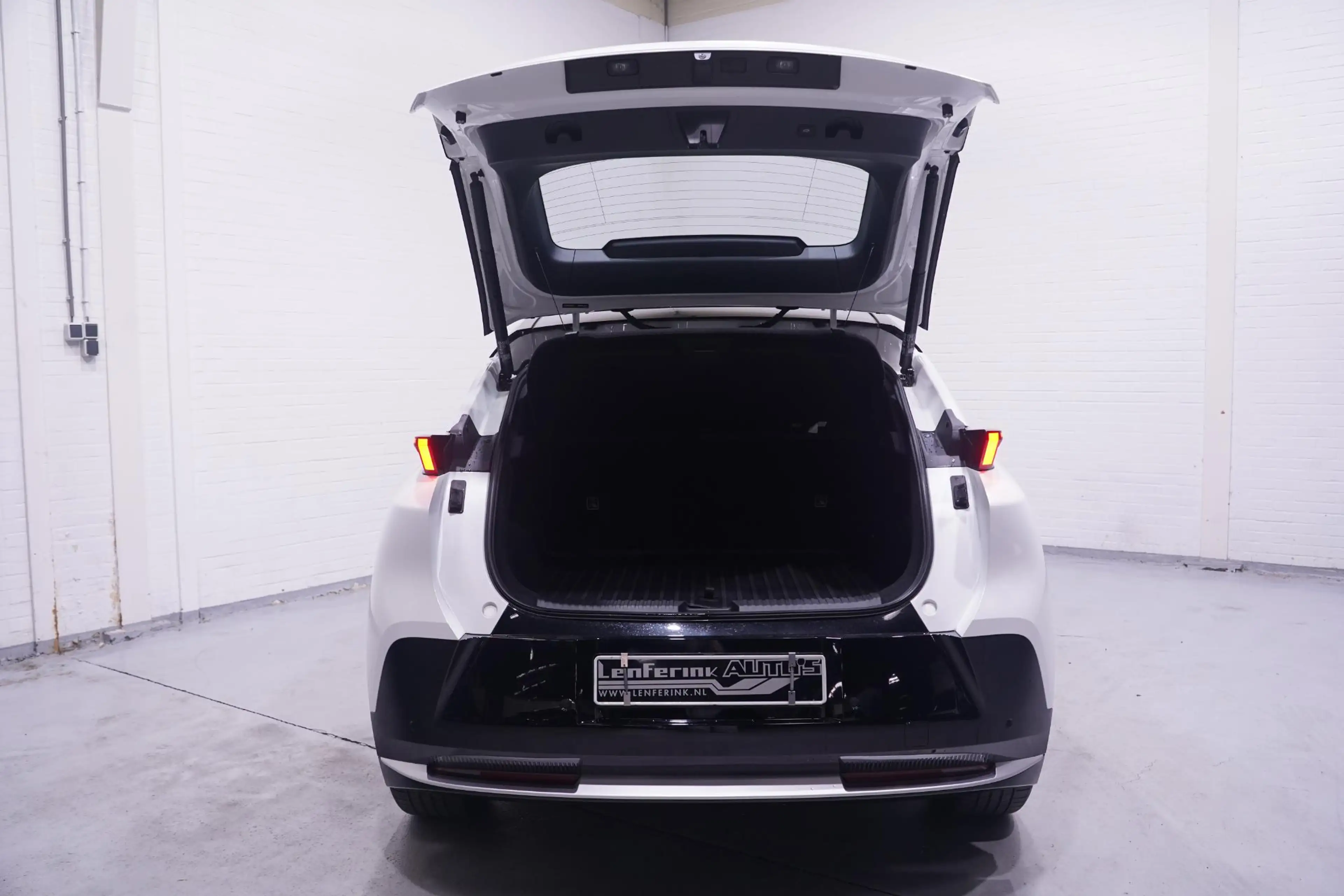 Lynk & Co 02 Core 66 kWh SOH 99% Apple Carplay Panoramadak Acht — photo 15