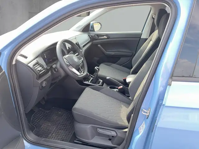 Volkswagen T-Cross view 9
