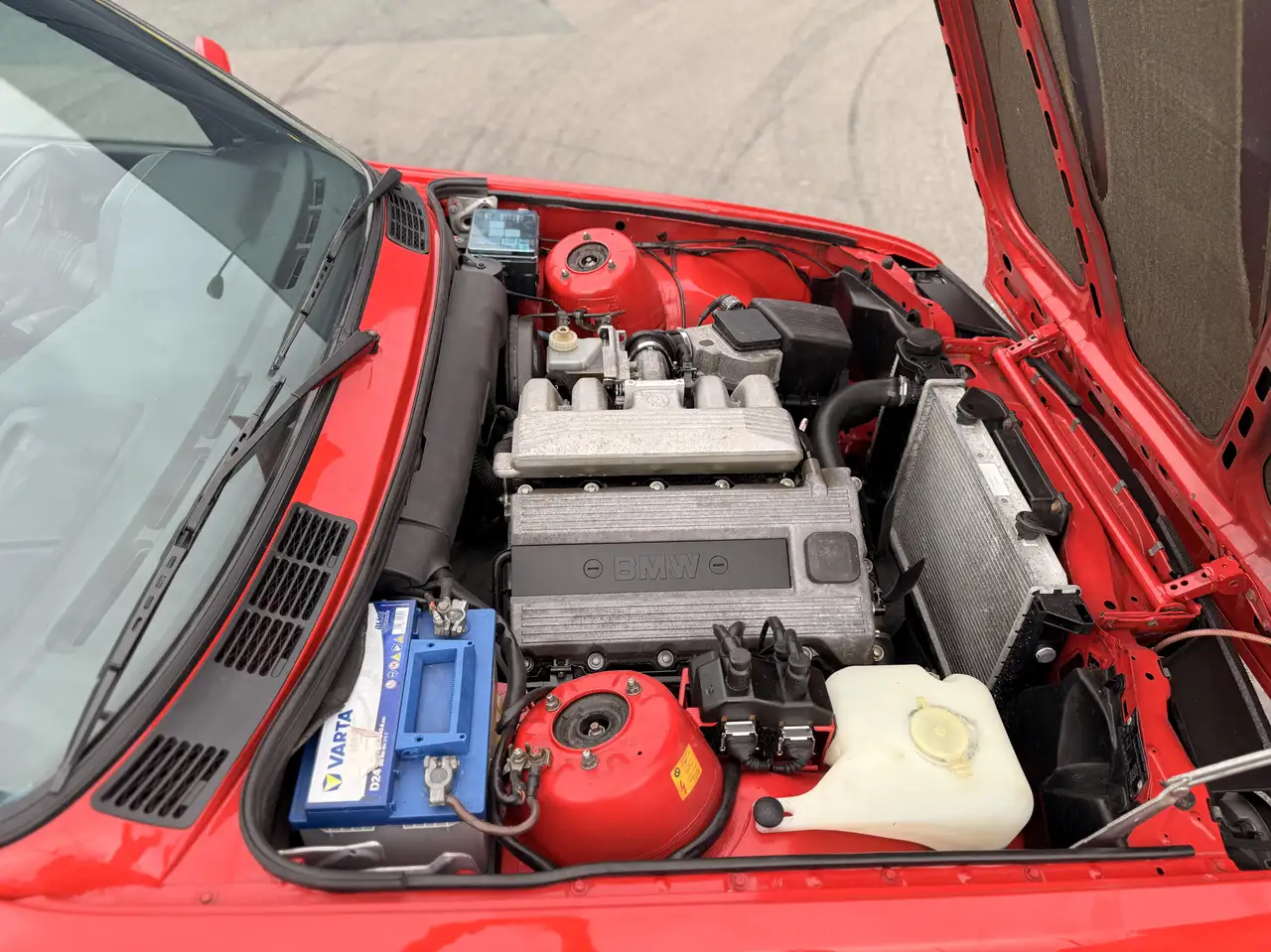 BMW 318is Apk 2028, foto 11