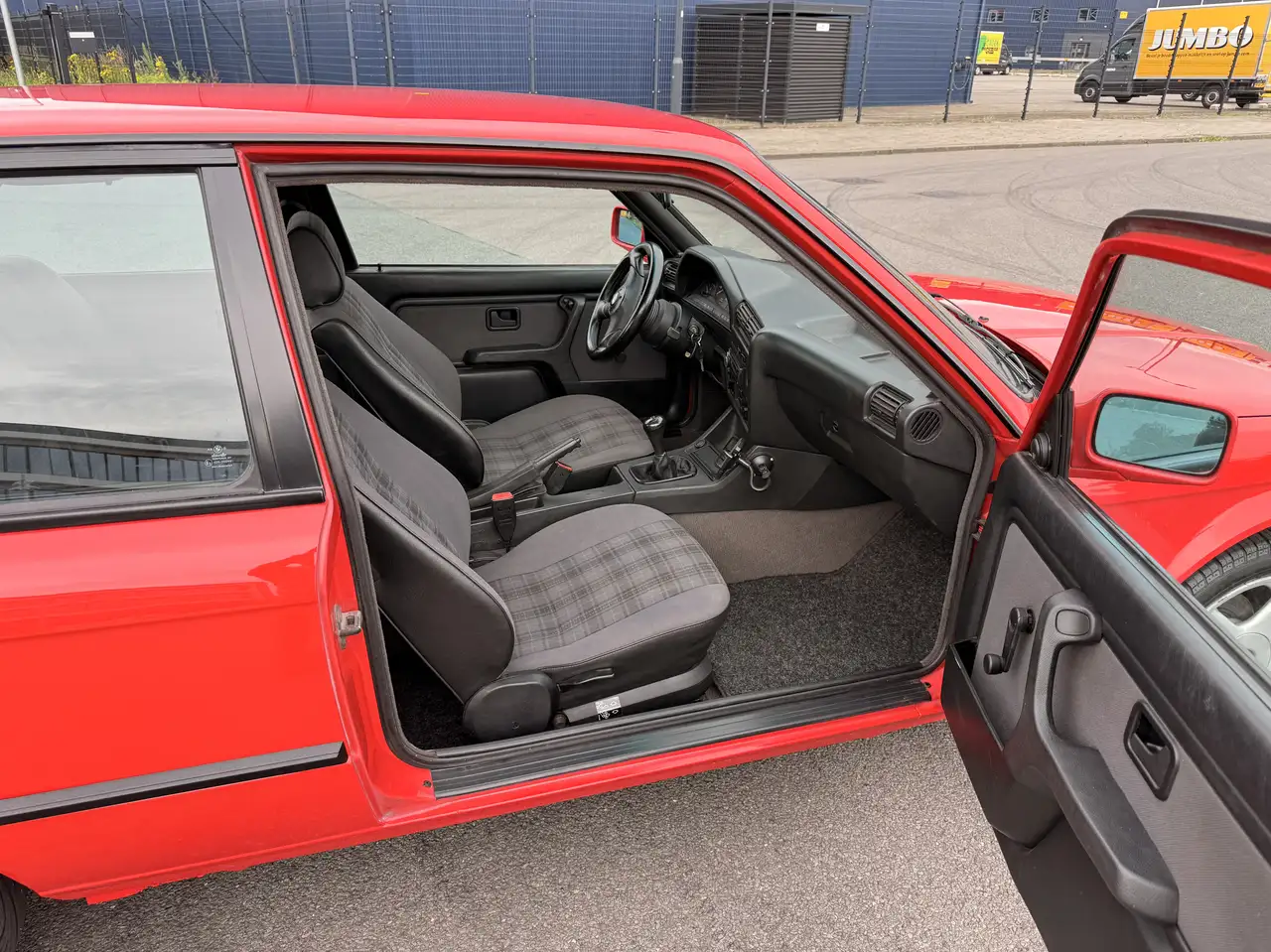 BMW 318is Apk 2028, foto 10