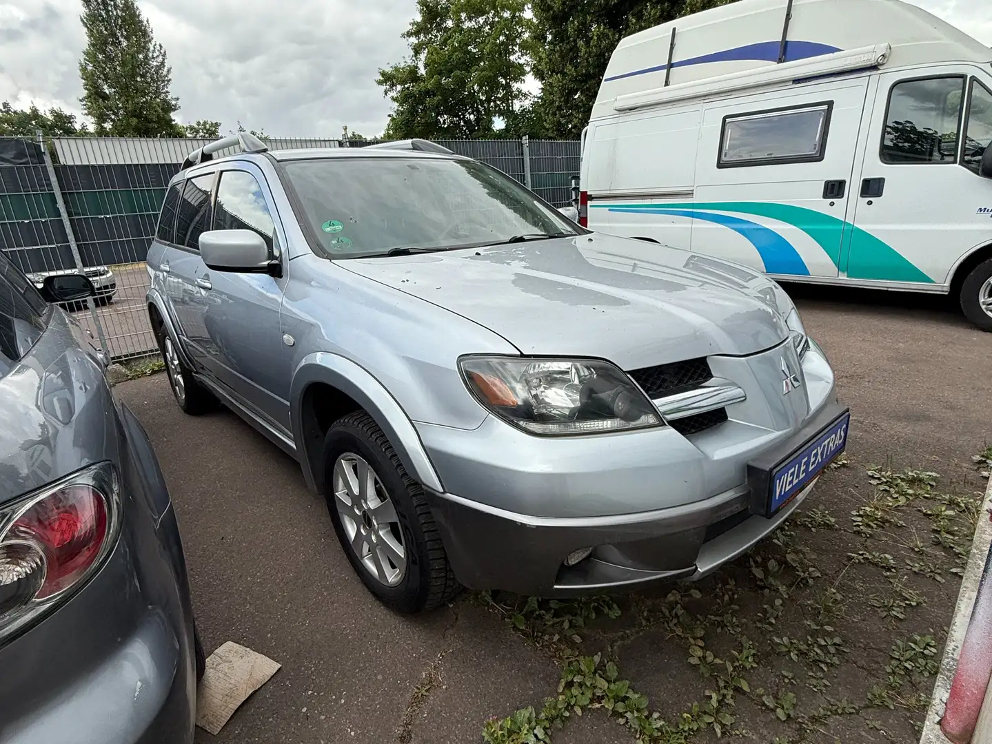 Mitsubishi Outlander 4mal 4 Fahrbereit  Viele Teile sind neu. Argent - 1