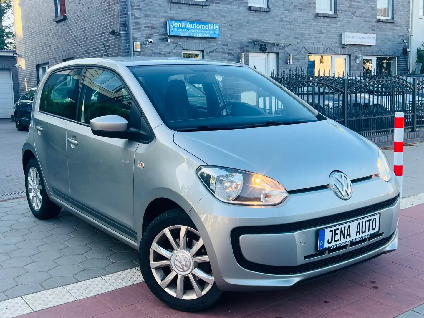Volkswagen up! club up! Klima 2 Vorbesitzer Service von 24 Argent - 1