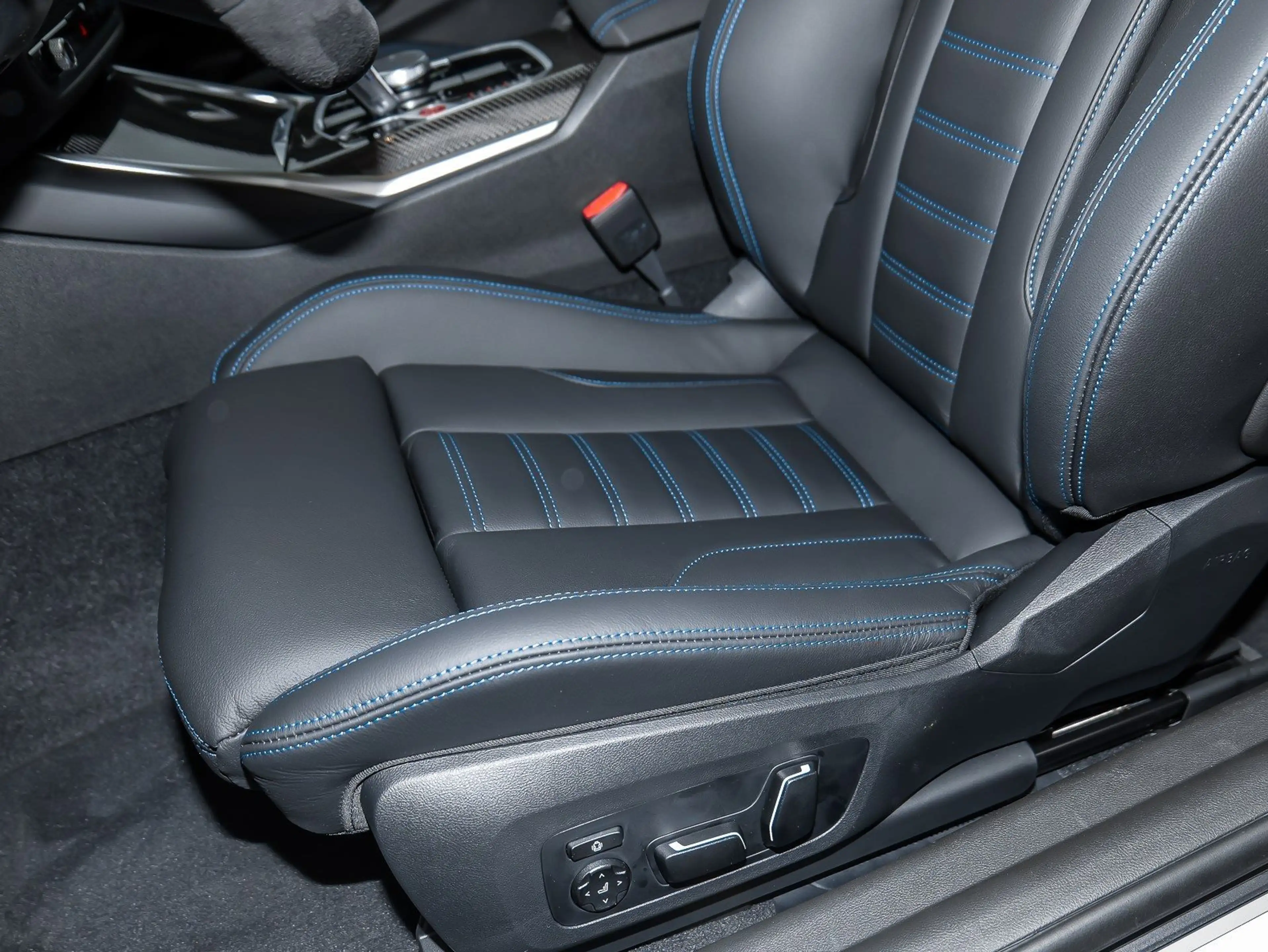 BMW M2 Coupé HuD DA PA H/K KFZG PANO — photo 17