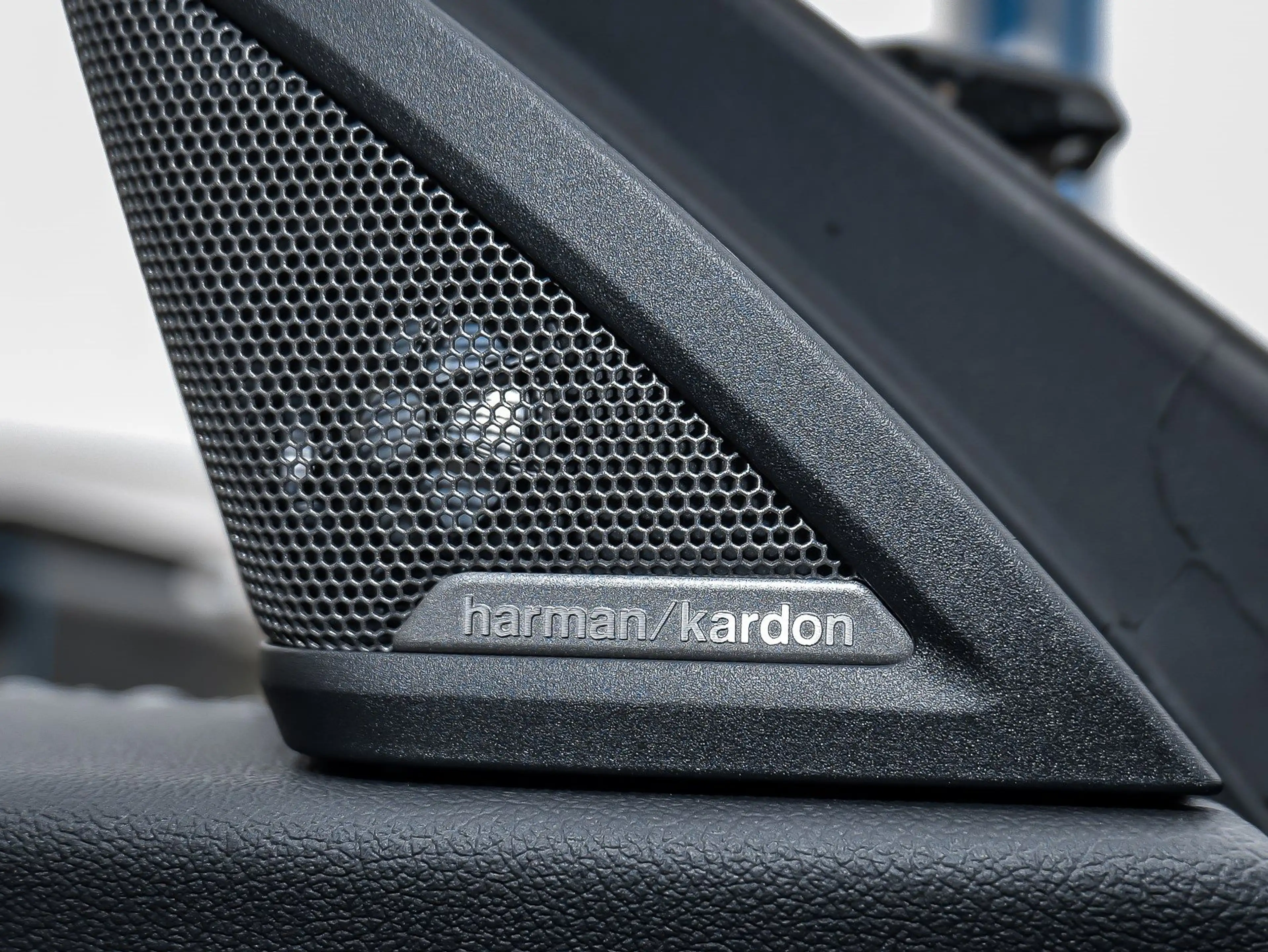 BMW M2 Coupé HuD DA PA H/K KFZG PANO — photo 8
