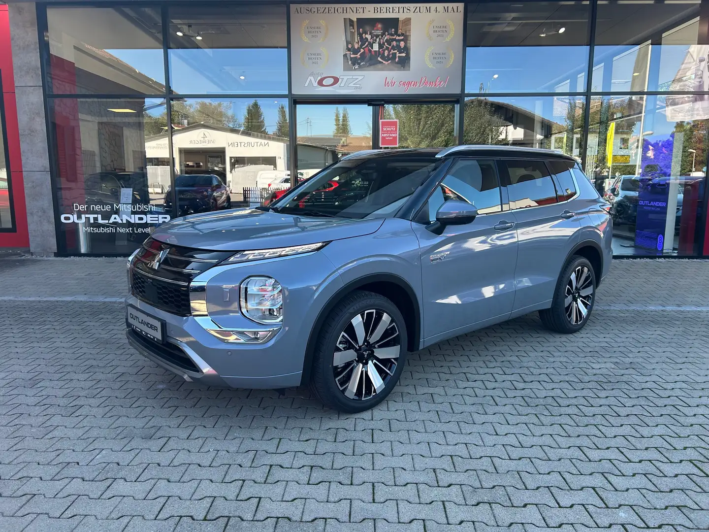 Mitsubishi Outlander 2.4 4WD Plug-In Hybrid Top, 8 Jahre Garantie! Grau - 1