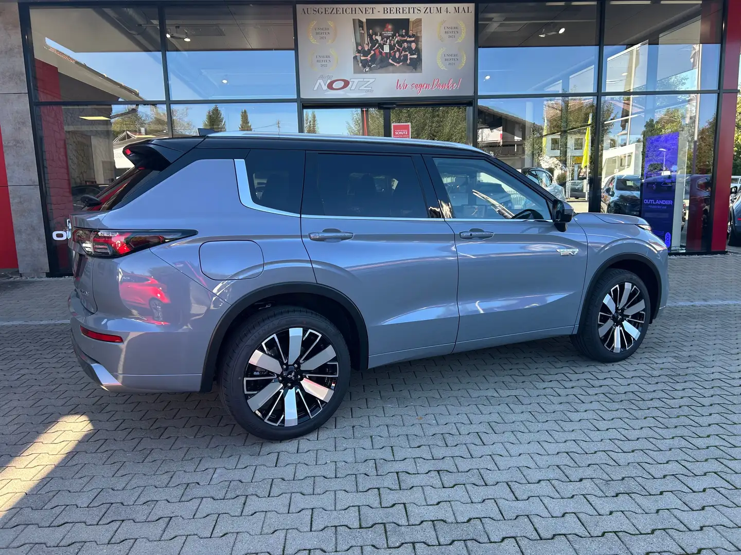 Mitsubishi Outlander 2.4 4WD Plug-In Hybrid Top, 8 Jahre Garantie! Grau - 2