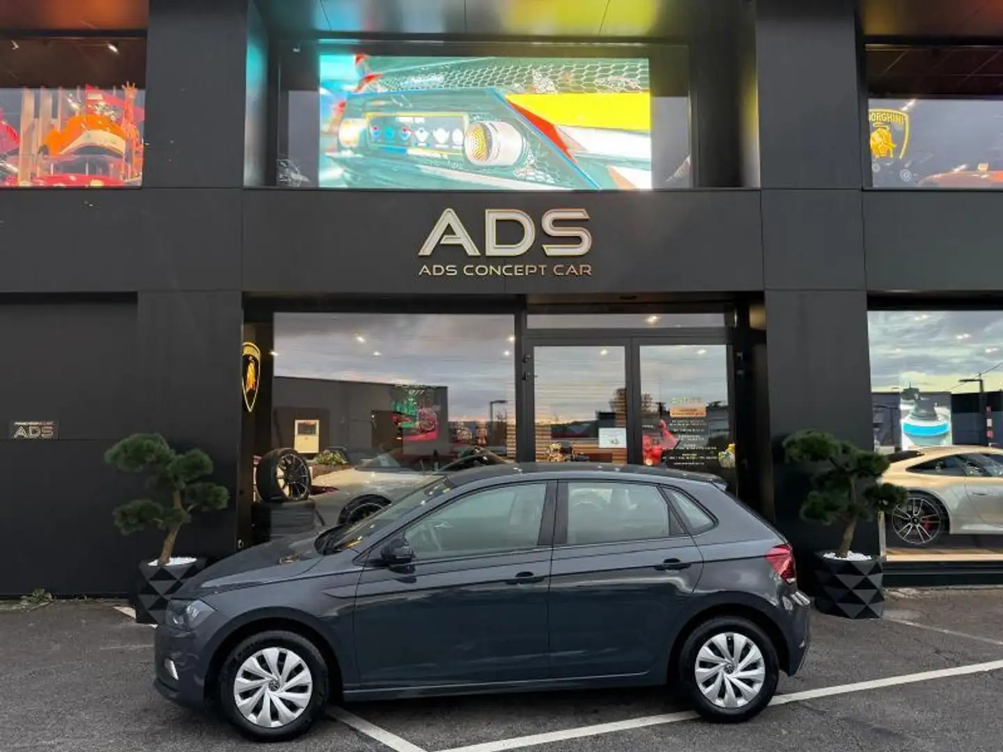 Volkswagen Polo VI Comfortline Grijs - 2