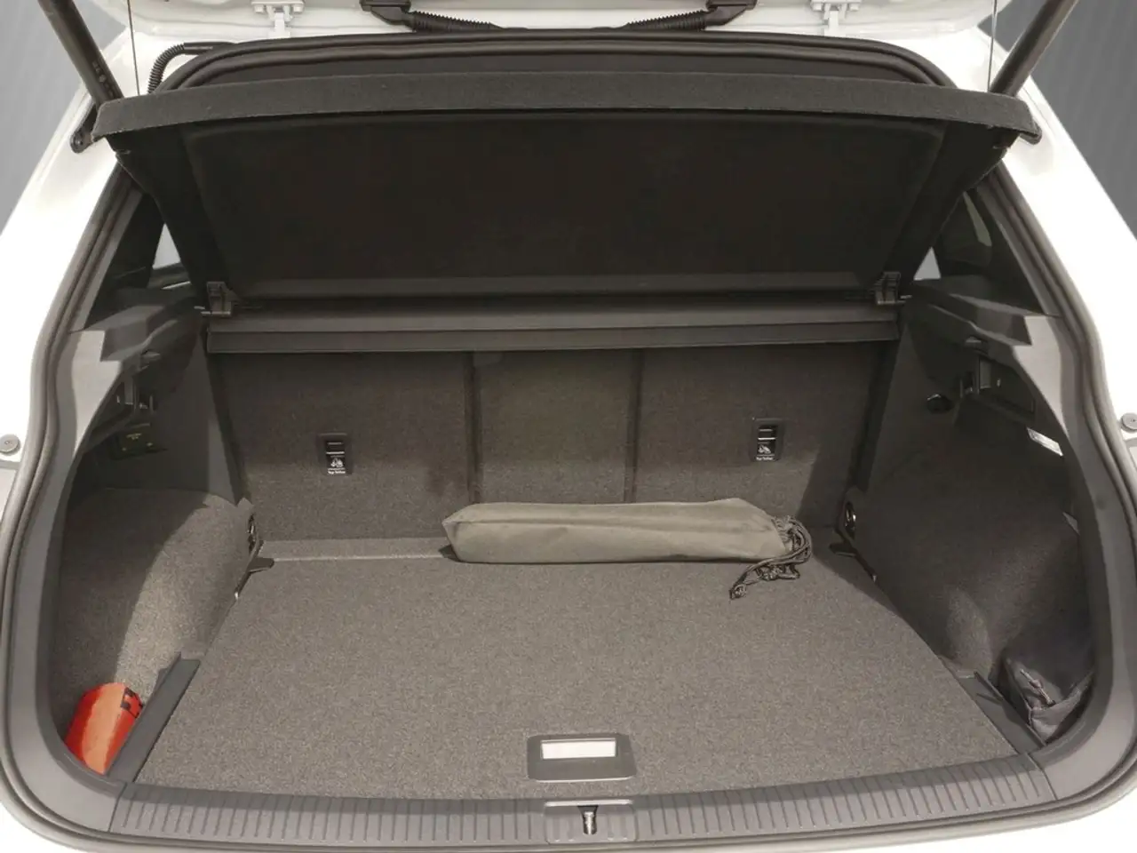 Volkswagen Tiguan 2.0 TDI DSG 4Motion R-Line Pano, AHK 6