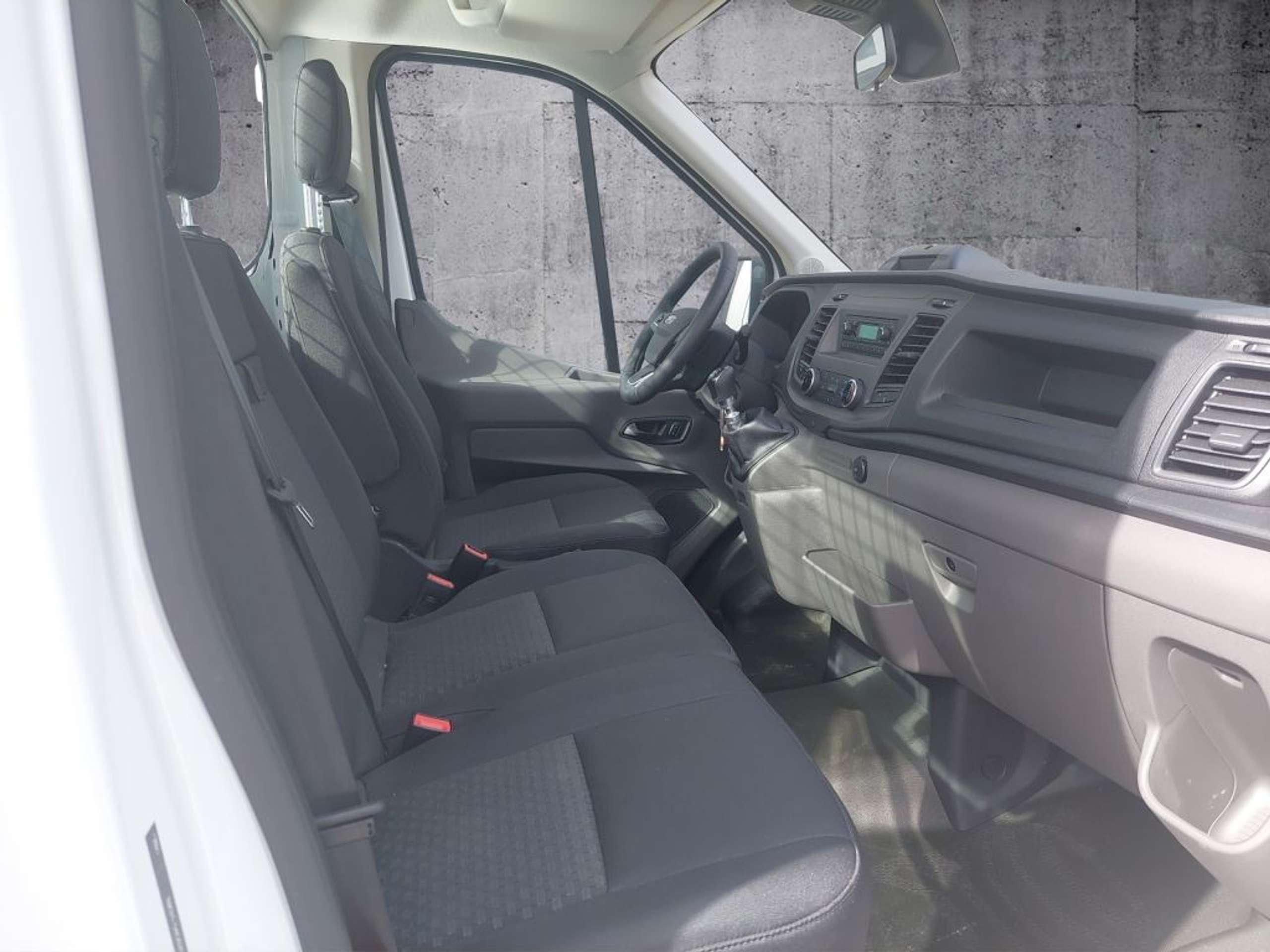 Fahrzeugabbildung Ford Trend 350 L3 EK *3-SEITEN-KIPPER* - mit KI generiert/bearbeitet