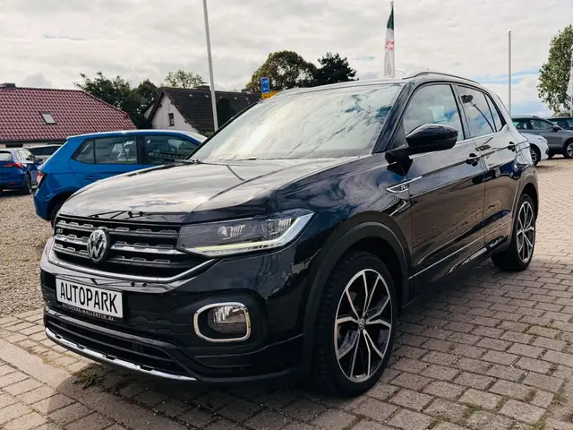 Volkswagen T-Cross view 3