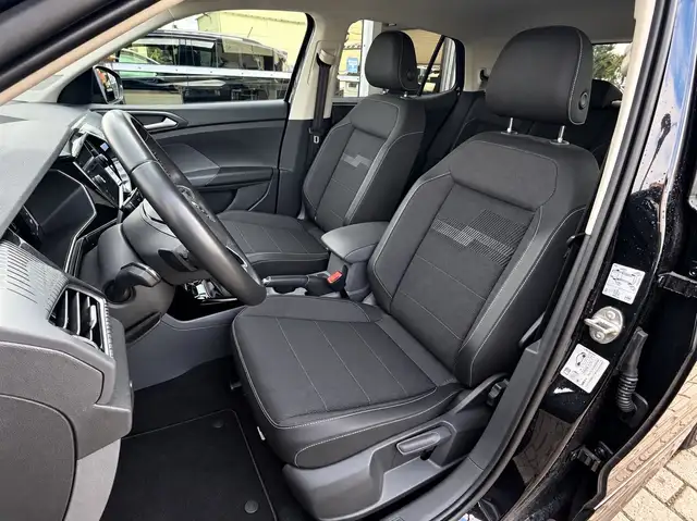 Volkswagen T-Cross view 8