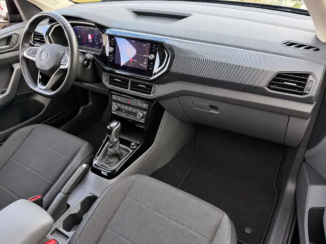 Volkswagen T-Cross view 11