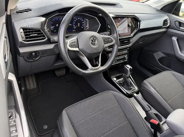 Volkswagen T-Cross view 9