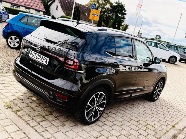 Volkswagen T-Cross view 6