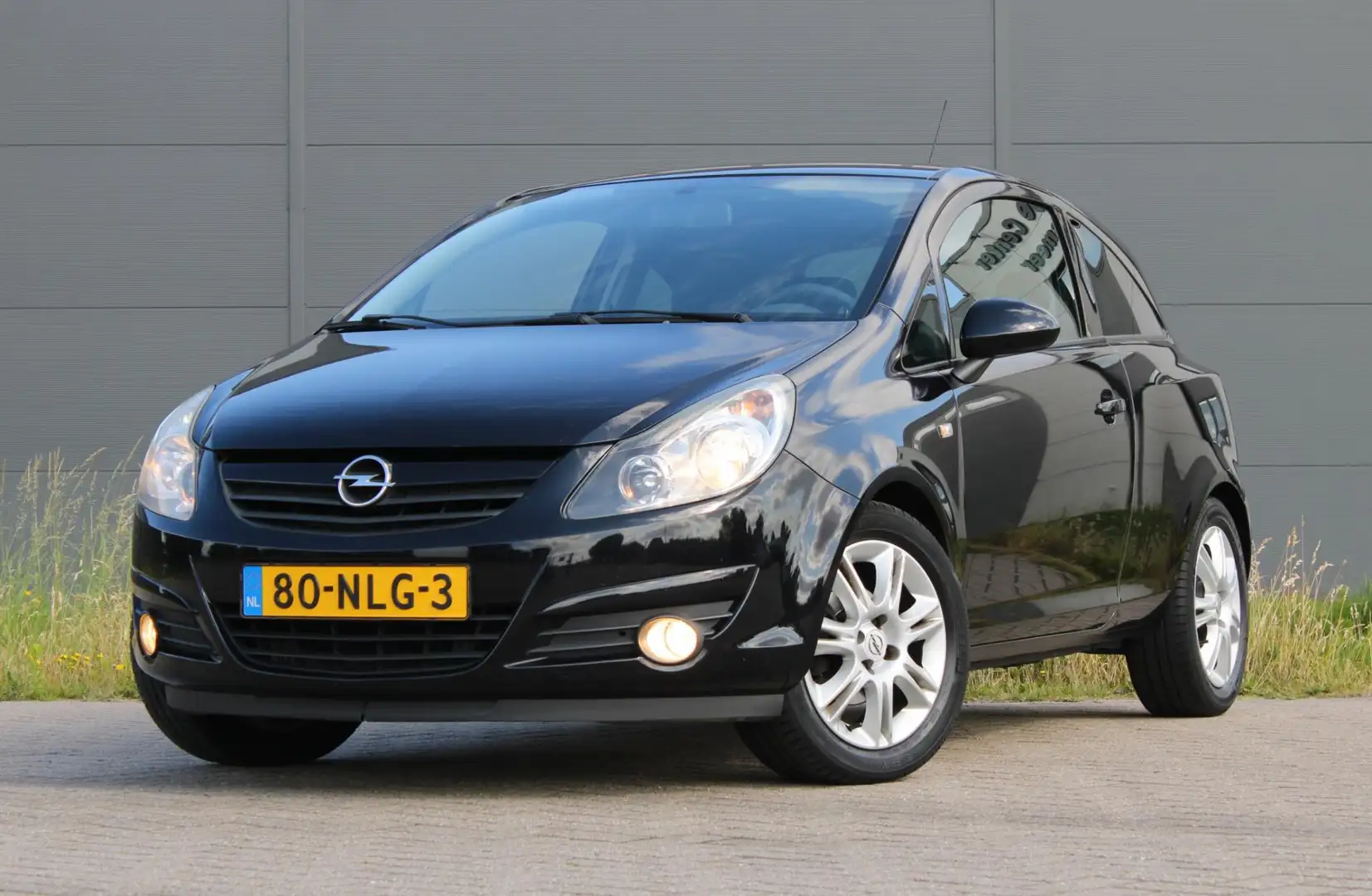 Opel Corsa 1.4-16V ColorEdition Airco CruiseControl 101PK !!N Zwart - 2