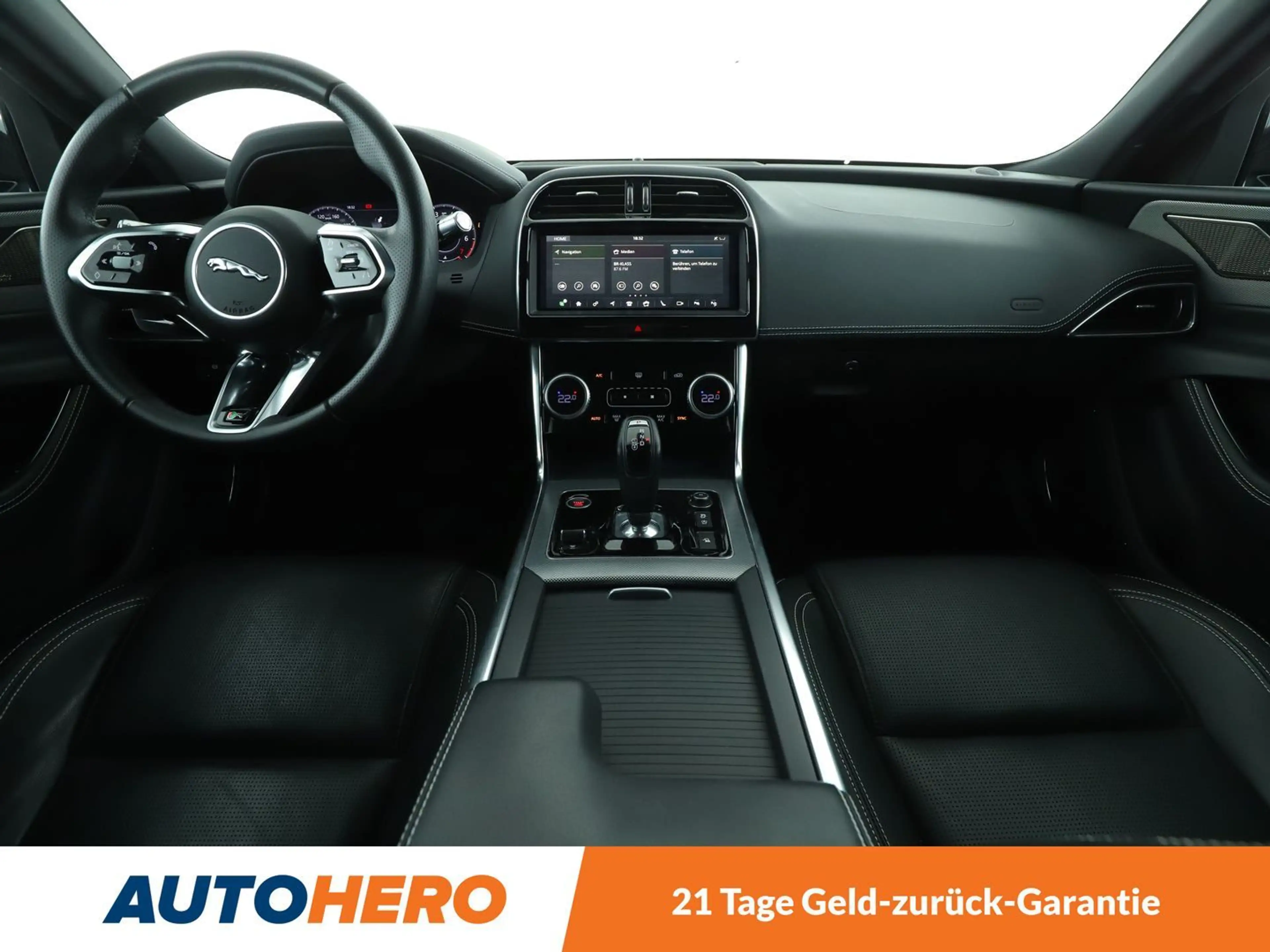 Jaguar XE 25t R-Dynamic SE Aut.*NAVI*CAM*SHZ*ACC*ALU* — photo 12
