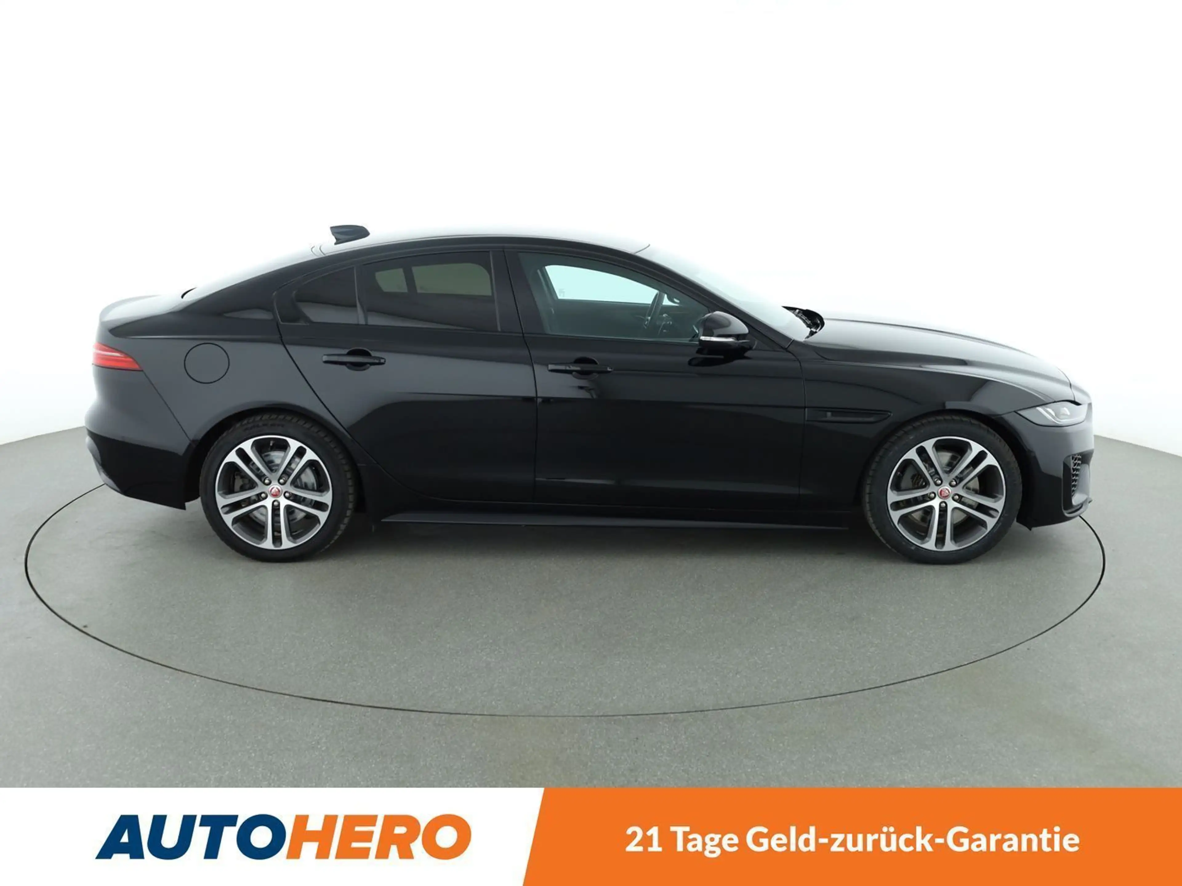 Jaguar XE 25t R-Dynamic SE Aut.*NAVI*CAM*SHZ*ACC*ALU* — photo 7