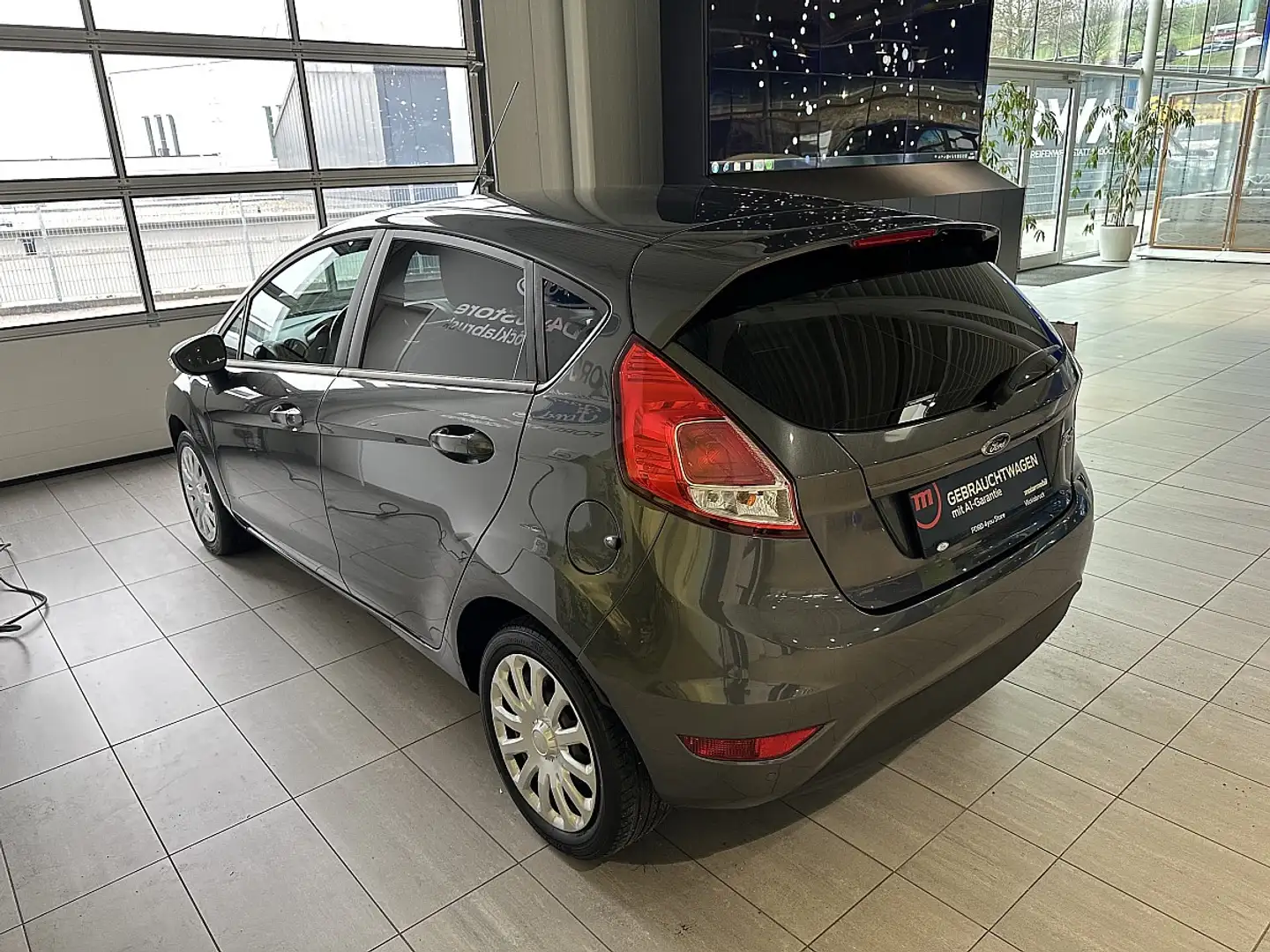 Ford Fiesta Trend 1,25 Gris - 2
