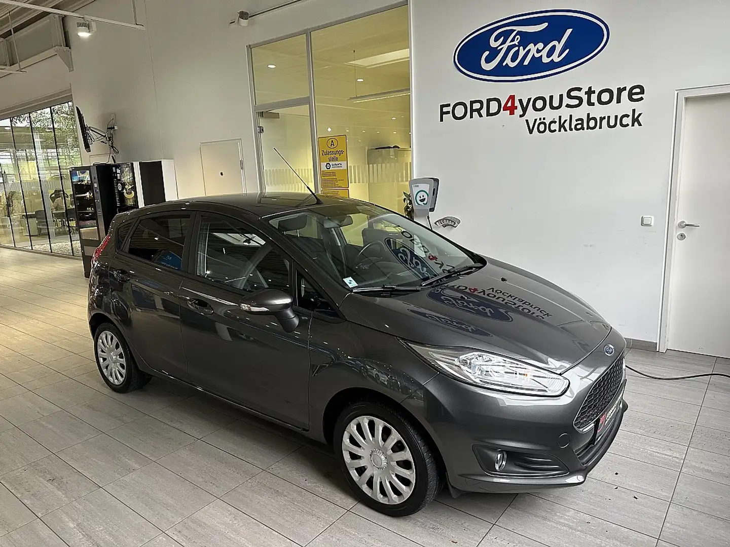 Ford Fiesta Trend 1,25 Gris - 1