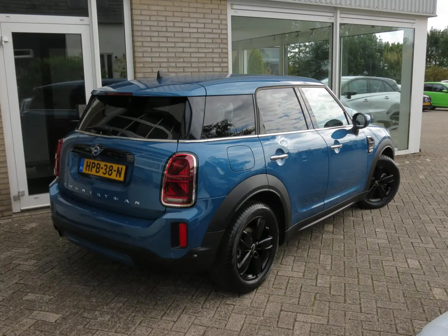 MINI Cooper Countryman Mini 1.5 136 PK Business Edition Camera|Car-Play|N Blauw - 2