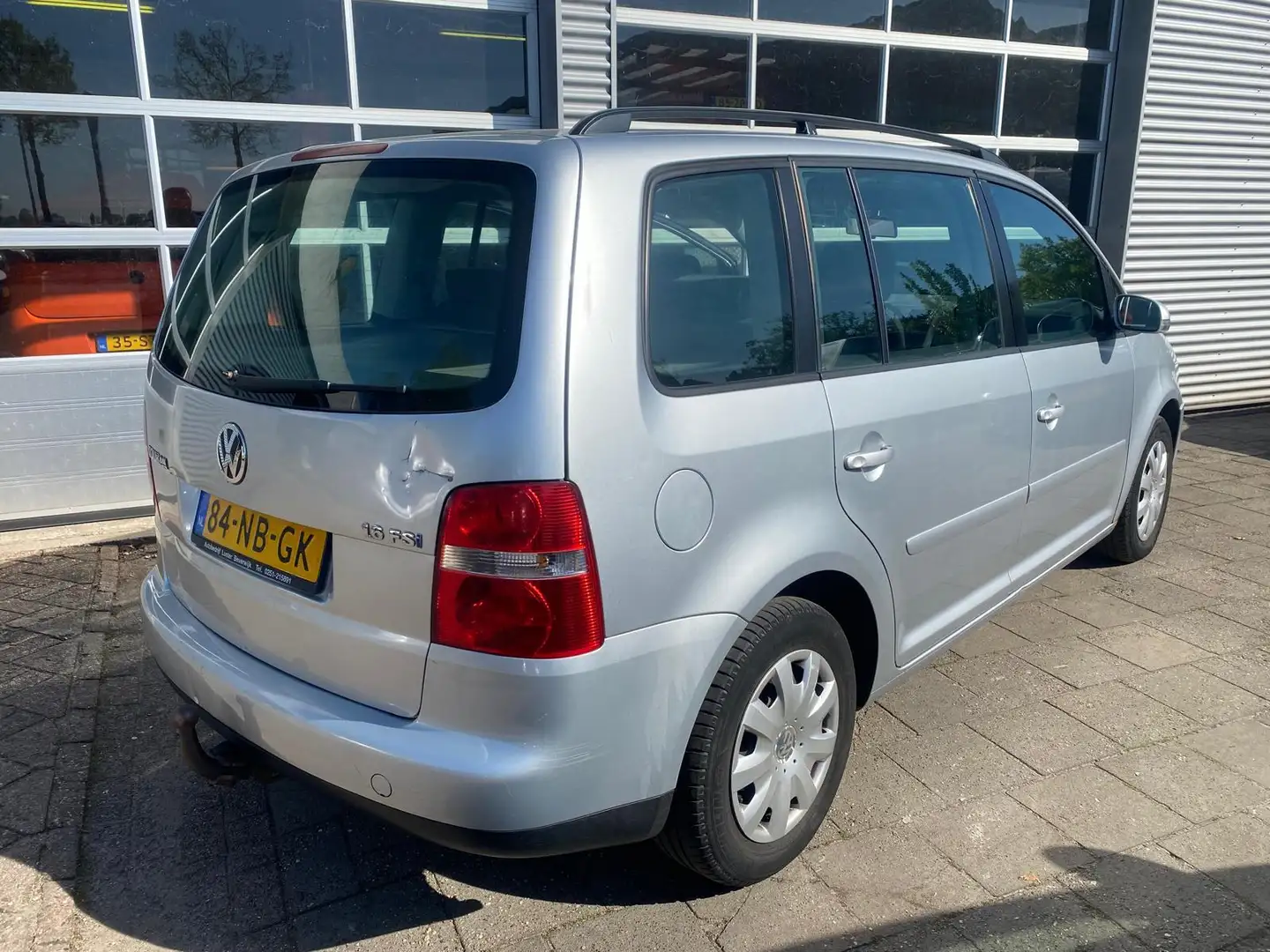 Volkswagen Touran 1.6-16V FSI Trendline (EXPORTPRIJS) 7 PERSOONS Grau - 2