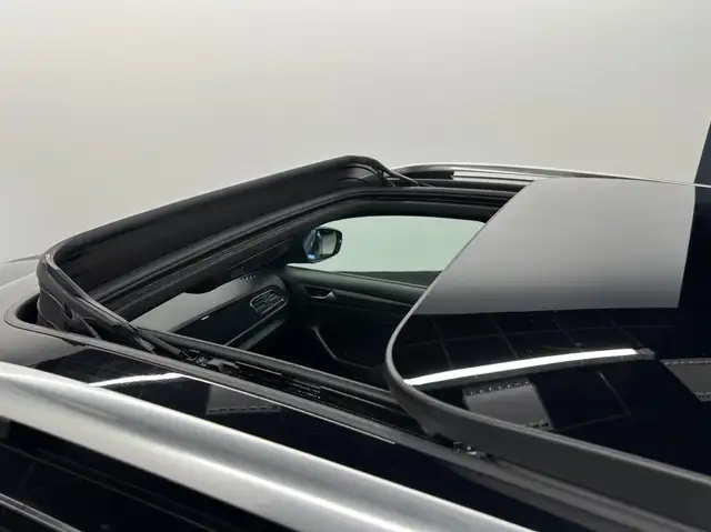 Volkswagen T-Roc view 10
