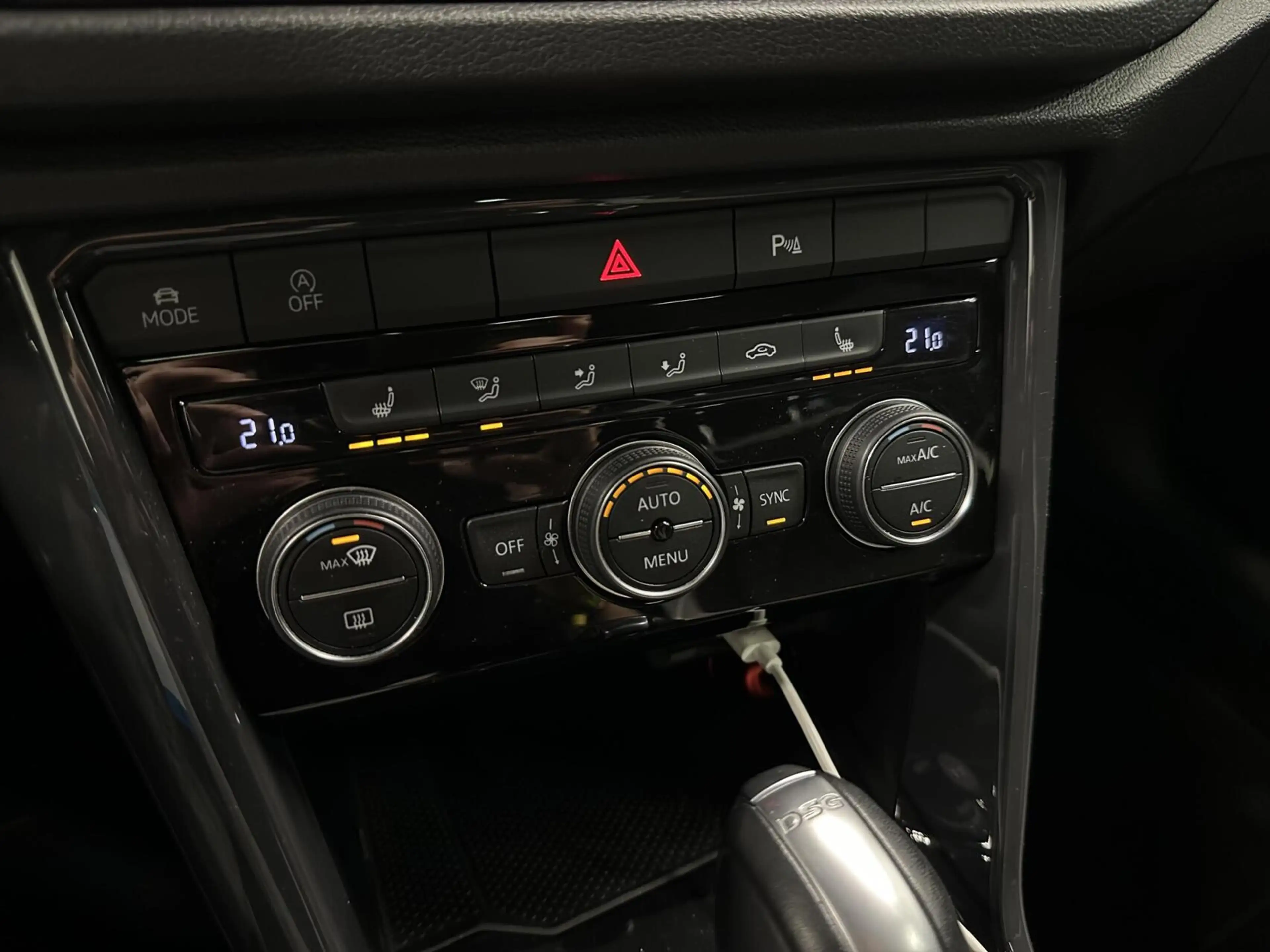 Volkswagen T-Roc 1.5 TSI Sport NAVI CAMERA PANO TREKHAAK CARPLAY EC — photo 49