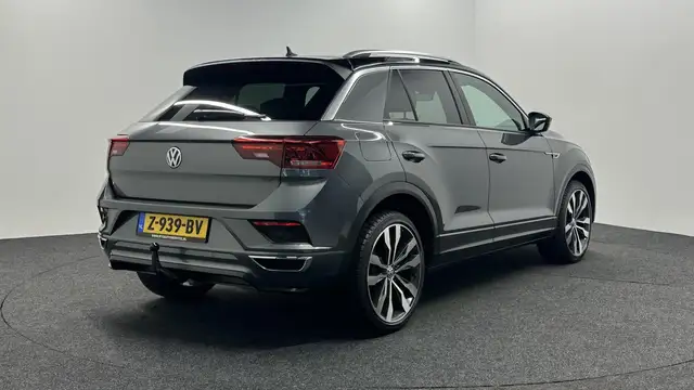 Volkswagen T-Roc view 5
