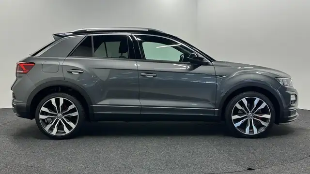Volkswagen T-Roc view 9