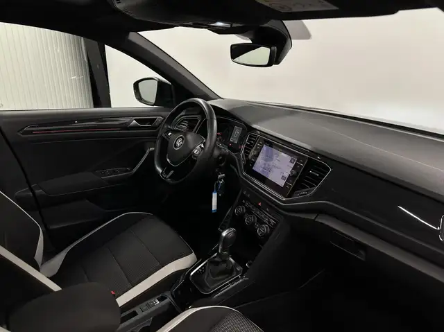 Volkswagen T-Roc view 15