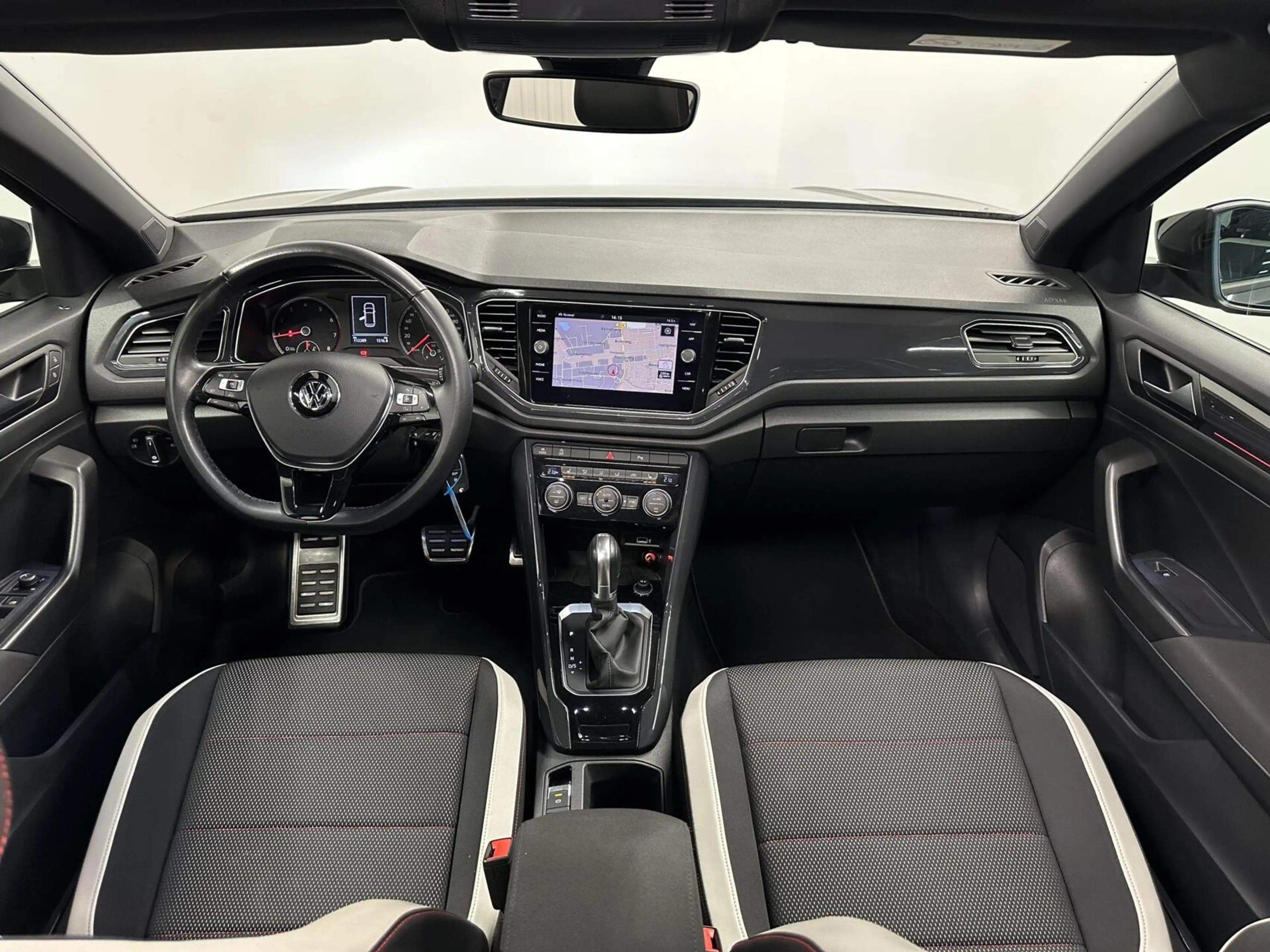 Volkswagen T-Roc 1.5 TSI Sport NAVI CAMERA PANO TREKHAAK CARPLAY EC — photo 2