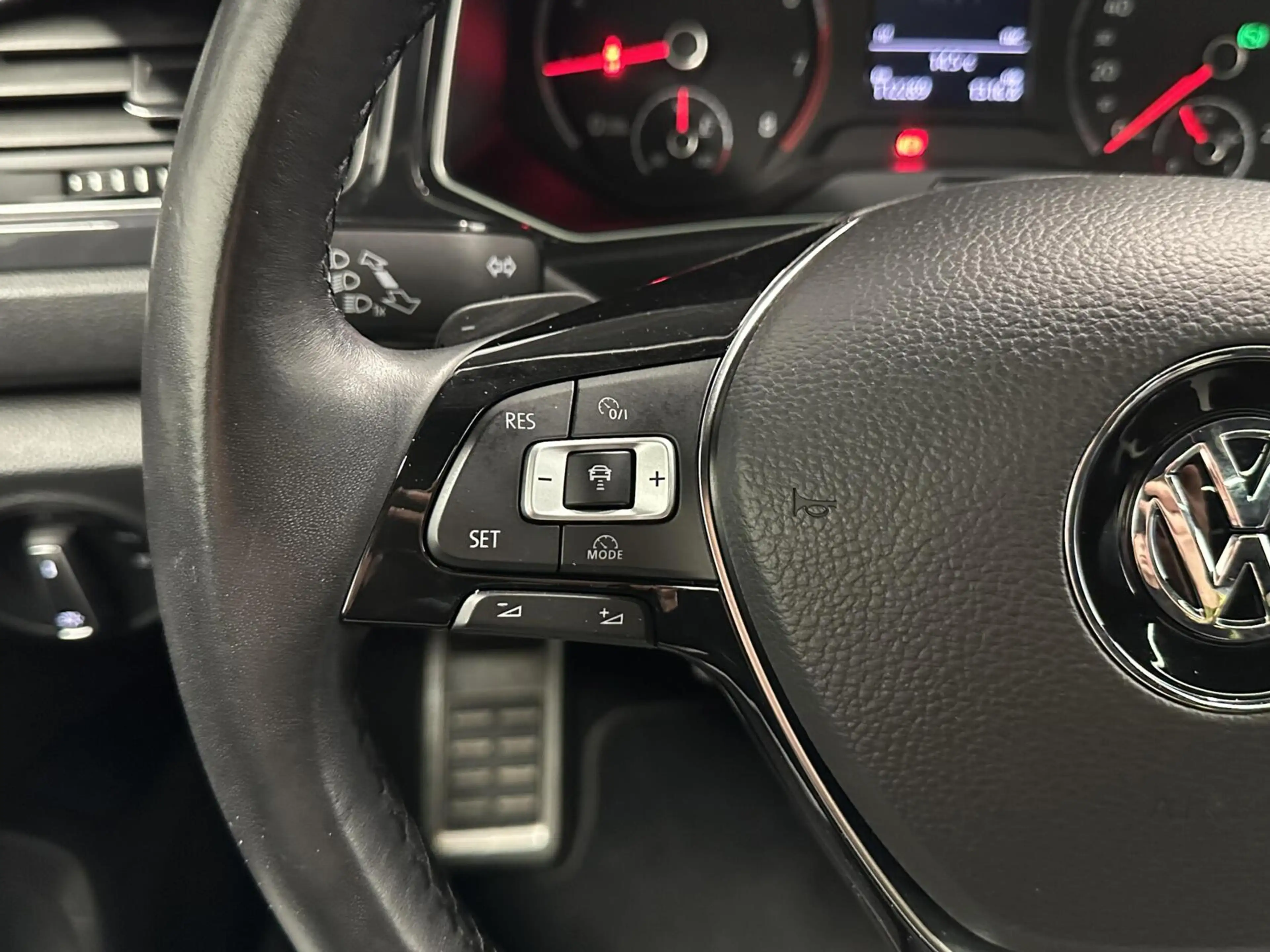 Volkswagen T-Roc 1.5 TSI Sport NAVI CAMERA PANO TREKHAAK CARPLAY EC — photo 25