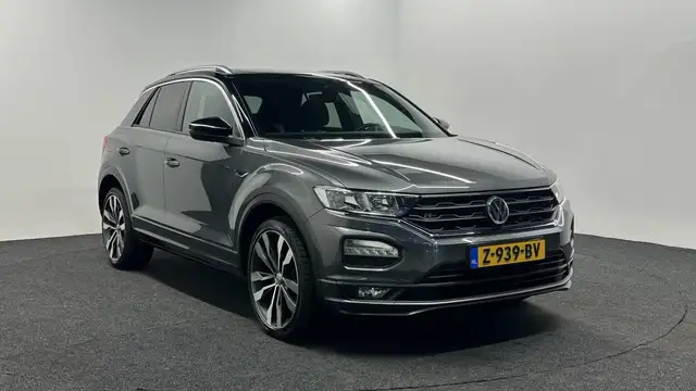 Volkswagen T-Roc view 3